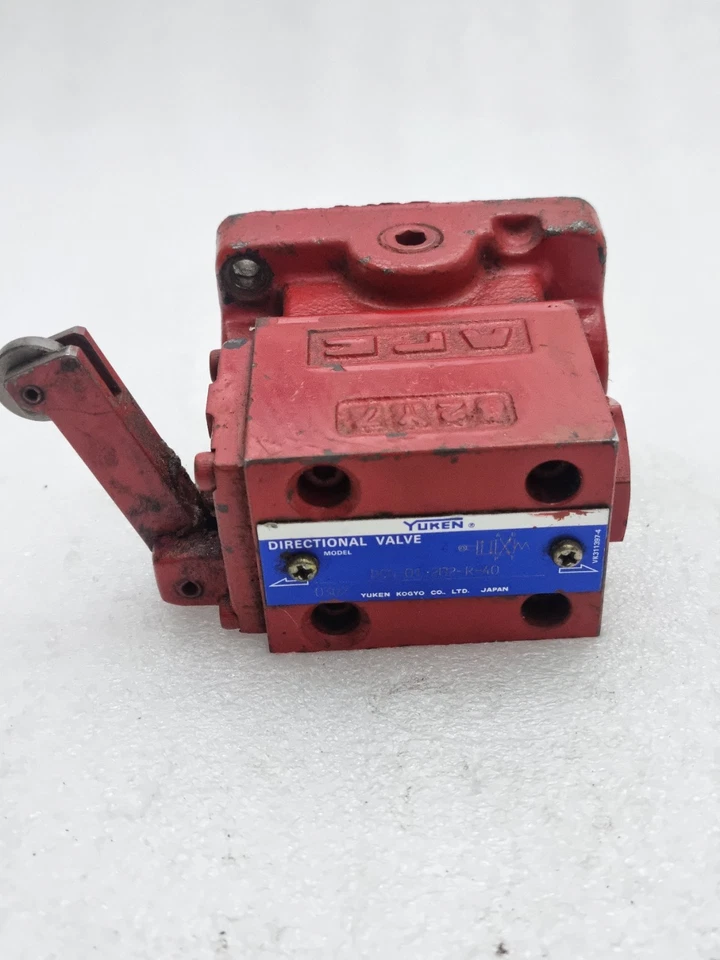 Yuken DCG-01-2B2-R-40 Directional Valve DCG012B2R40
